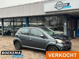 damaged passenger cars Toyota Aygo 1.0-12V Comfort Automaat 5-Deurs 2010/7