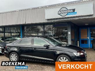 krockskadad bil auto Audi A3 Limousine 1.6 TDI 110PK Pro Line Panorama Navigatie Airco 2015/11