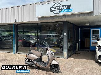 krockskadad bil bromfiets Sym  Mio 50 Snor 2014/9