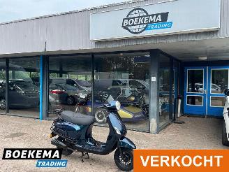krockskadad bil auto Riya A1 Lux FB TY50QT-K Snor 2019/2