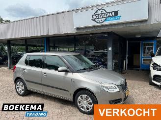 skadebil auto Skoda Fabia 1.6-16V Ambiente Automaat Airco Stoelverwarming PDC Trekhaak 2008/10