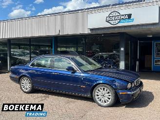 Vaurioauto  passenger cars Jaguar XJ 4.2 V8 Executive 298pk Automaat Memory Navi Cruise 2003/4
