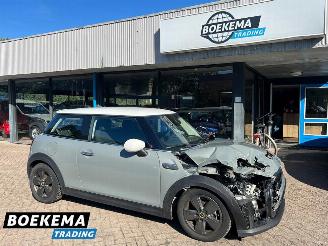 Unfallwagen Mini Cooper S 33 kWh HUD Navi Stoelverwarming Clima Cruise 2022/11