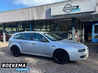 Damaged car Alfa Romeo 159 1.8 mpi Business Airco Elektrische Ramen 2007/1