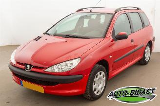 krockskadad bil auto Peugeot 206 SW 1.4 One-Line 2005/12