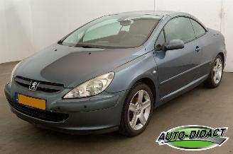 Damaged car Peugeot 307 CC 2.0-16V Motorschade 2005/3