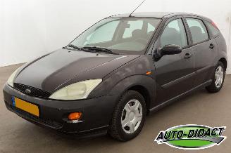 Damaged car Ford Focus 1.4-16V Trend Airco 2001/8