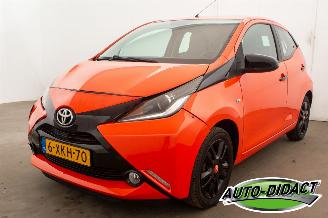 damaged passenger cars Toyota Aygo 1.0 VVT-i 72.372 km Airco Camera x-cite 2014/8