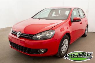 uszkodzony samochody osobowe Volkswagen Golf 1.6 TDI Automaat Clima Navi 2010/4