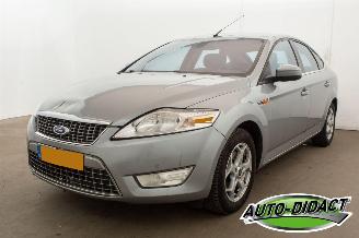 Damaged car Ford Mondeo 2.0-16V Limited Clima Navi 2010/9