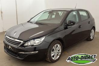 krockskadad bil auto Peugeot 308 1.2 Clima Navi 2016/11