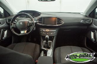 Peugeot 308 1.2 Clima Navi picture 22