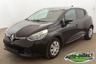 skadebil auto Renault Clio 1.2 Airco Navi 2014/8