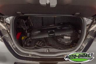 Volkswagen New-beetle 2.0 Cabriolet Highline Airco picture 26