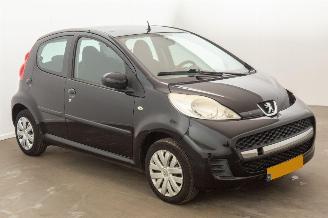 Peugeot 107 1.0-12V XS picture 2