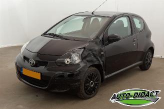 Voiture accidenté Toyota Aygo 1.0 12V Comfort Navigator 2011/9