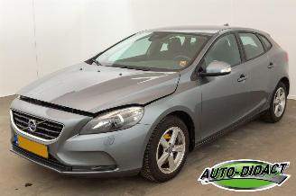 škoda osobní automobily Volvo V-40 1.6 T2 Clima Navi MOTORSCHADE Kinetic 2014/10
