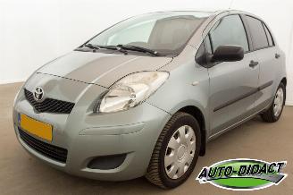 krockskadad bil auto Toyota Yaris 1.3 VVTi Comfort Airco 2009/3