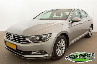 Schadeauto Volkswagen Passat 1.4 TSI Clima Navi Highline Business R 2016/8