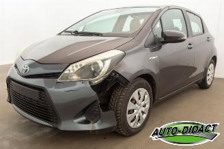 Coche accidentado Toyota Yaris 1.5 Hybride Automaat Navi Camera Clima Comfort 2013/4