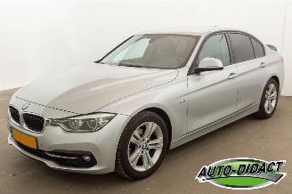 Schadeauto BMW 3-serie 320i Automaat Clima Navi Leder Corporate Lease High Executive 2017/11