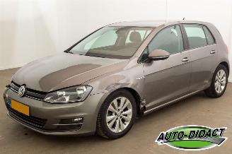 Unfallwagen Volkswagen Golf 1.0 TSI Navi Clima Comfortline 2015/10