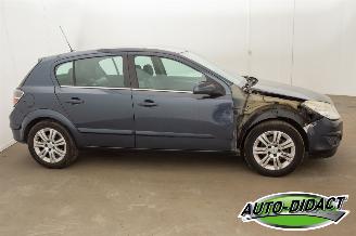 Opel Astra 1.6 Cosmo Navi Stoelverwarming Leder picture 45
