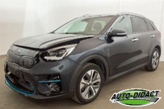 skadebil auto Kia e-Niro 64 kWh Navi Clima Camera Leder ExecutiveLine 2020/8