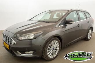 Coche accidentado Ford Focus 1.0 92 kw VERBRUIKT KOELVLOEISTOF Navi Clima Titanium Edition 2015/12