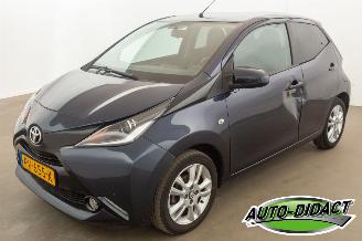 Damaged car Toyota Aygo 1.0 X-Joy Navi Camera Clima VVT-i 2017/9