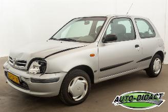 skadebil auto Nissan Micra 1.0 Automaat GX N-CVT 1999/11