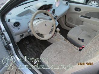 Renault Twingo Twingo II (CN) Hatchback 3-drs 1.2 (D7F-800(Euro 4)) [43kW]  (03-2007/=
09-2014) picture 9