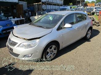 Auto da rottamare Opel Astra Astra J (PC6/PD6/PE6/PF6) Hatchback 5-drs 1.4 Turbo 16V (A14NET(Euro 5=
)) [88kW]  (10-2010/10-2015) 2010
