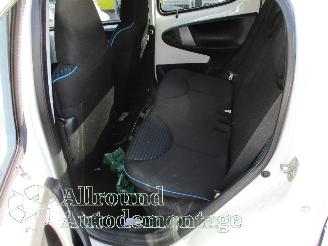 Peugeot 107 107 Hatchback 1.0 12V (384F(1KR)) [50kW]  (06-2005/05-2014) picture 11