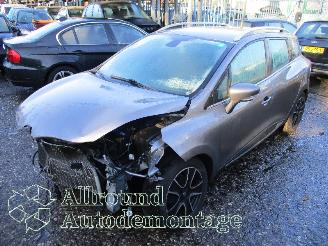 Uttjänta bilar auto Renault Clio Clio IV Estate/Grandtour (7R) Combi 5-drs 0.9 Energy TCE 90 12V (H4B-4=
08(H4B-B4)) [66kW]  (01-2013/08-2021) 2015/12