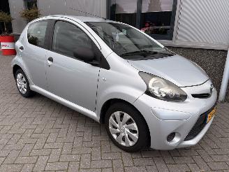 Voiture accidenté Toyota Aygo 1.0 VVT-i Comfort 5drs 2013/4