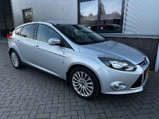 uszkodzony samochody osobowe Ford Focus 1.0 Ecoboost Titanium 2012/5