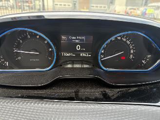 Peugeot 2008 1.2 PureTech Crossway picture 20