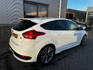 Ford Focus 2.0 ST 270pk picture 19