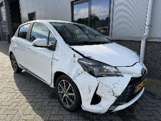 damaged passenger cars Toyota Yaris 1.5 Hybrid Y20 Exclusive Edition Automaat HPL-38-X 2019/4