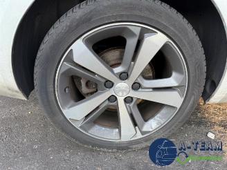 Peugeot 308 308 SW (L4/L9/LC/LJ/LR), Combi 5-drs, 2014 / 2021 1.2 12V e-THP PureTech 130 picture 12