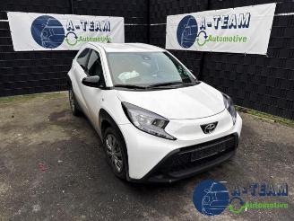 Vrakbiler auto Toyota Aygo Aygo X, Hatchback, 2022 1.0 12V VVT-i 2024/4