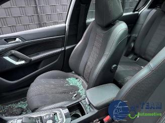 Peugeot 308 308 (L3/L8/LB/LH/LP), Hatchback 5-drs, 2013 / 2021 1.2 12V e-THP PureTech 130 picture 13