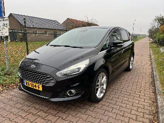 damaged passenger cars Ford S-Max 2.0 TDCI VIGNALE 7 zit 2017/9
