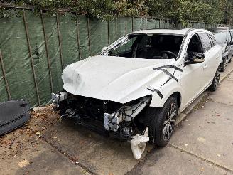Coche accidentado Volvo V-60 D6 hybride 2014/8