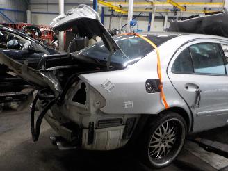 Mercedes E-klasse E (W211) Sedan 5.0 E-500 V8 24V (M113.967) [225kW]  (03-2002/12-2008) picture 3