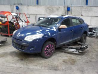 Coche siniestrado Renault Mégane Megane III Grandtour (KZ) Combi 5-drs 1.6 16V (K4M-848(K4M-P8)) [74kW]=
  (05-2009/02-2016) 2011/2
