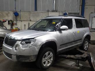 Salvage car Skoda Yeti Yeti (5LAC) SUV 2.0 TDI 16V 4x4 (CFHC) [103kW]  (05-2009/12-2017) 2012