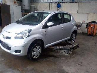 demontáž osobní automobily Toyota Aygo Aygo (B10) Hatchback 1.0 12V VVT-i (1KR-FE) [50kW]  (07-2005/05-2014) 2009