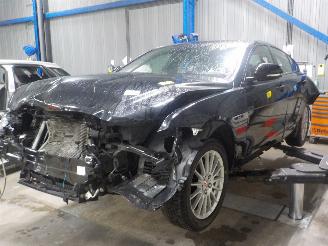 Salvage car Jaguar XE XE Sedan 2.0 D E-Performance 16V (204DTD(AJ20D4)) [120kW]  (03-2015/..=
=2E) 2018